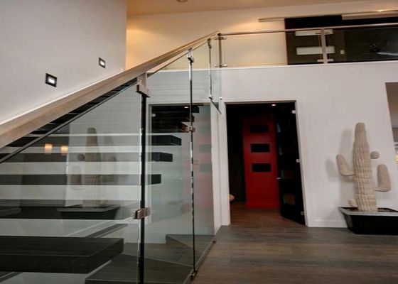 Κατοικημένη ευθεία σκάλα κιγκλιδωμάτων μπαλκονιών γυαλιού Frameless εξαρτήσεων σκαλών